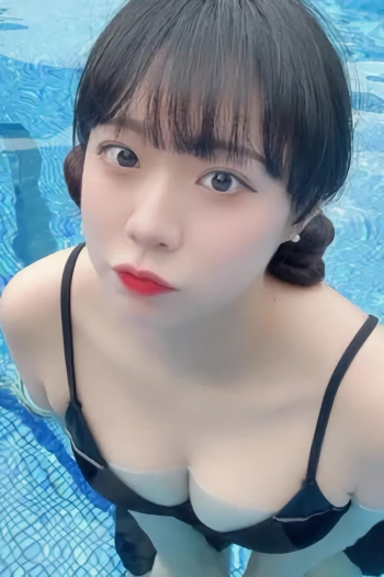 토마토 비키니 가슴골