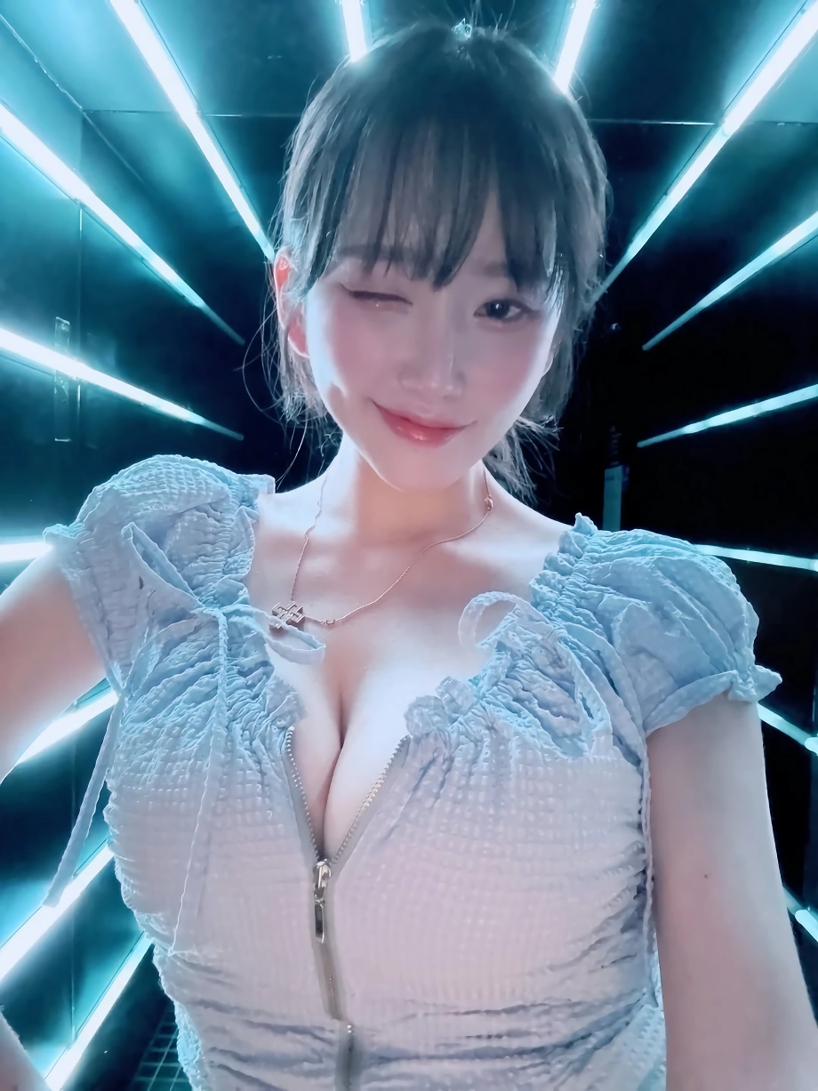 일본여행 간 하리미 깊게 파인 회색 골지티 거유 가슴골