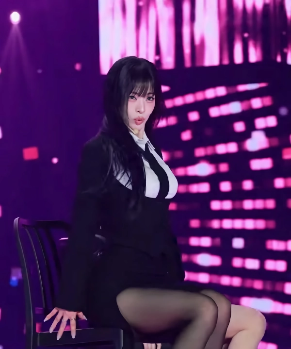 프로미스나인 이채영 검스 각선미