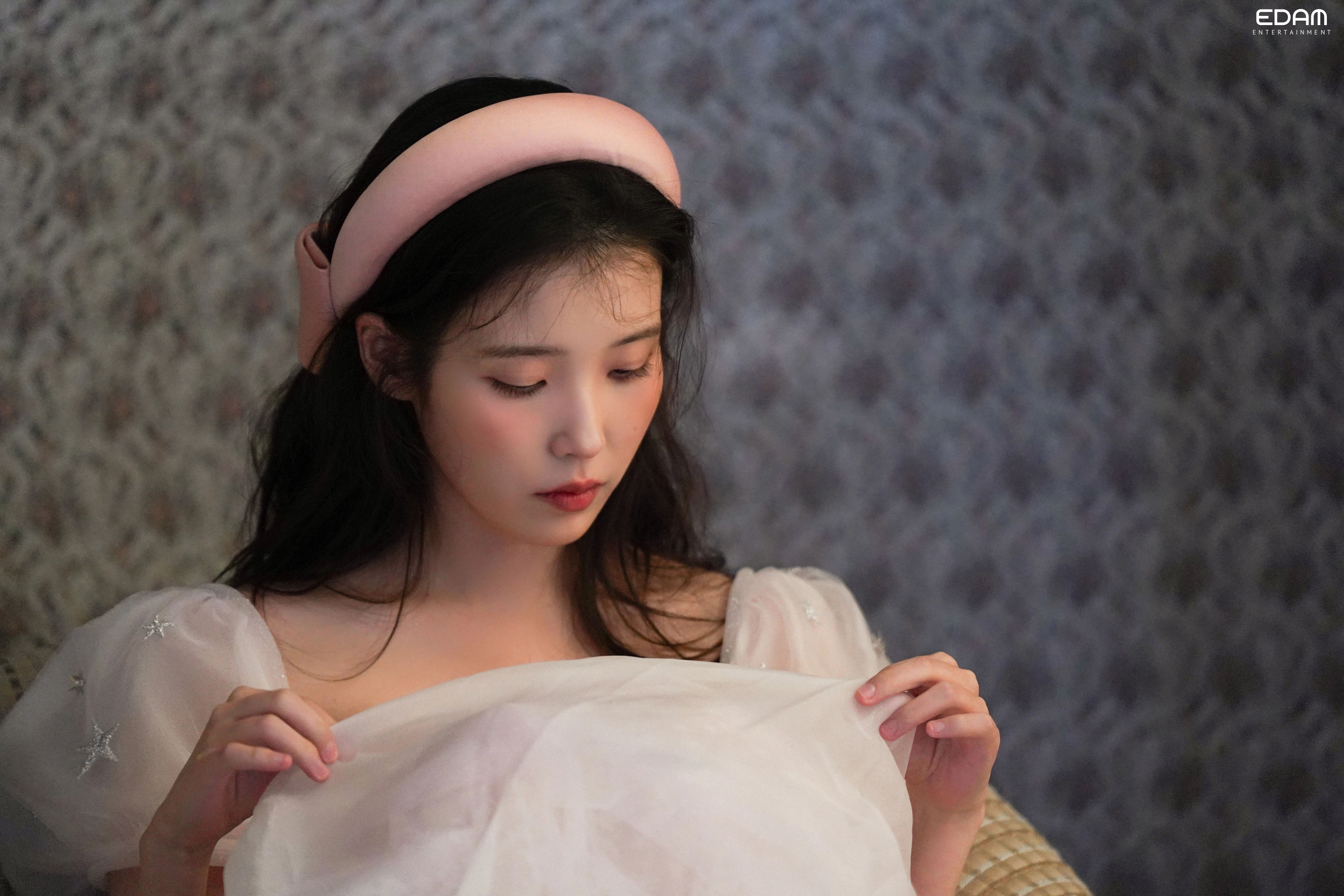 19아이유 엘르 화보 촬영 비하인드(고화질).jpg(8)
