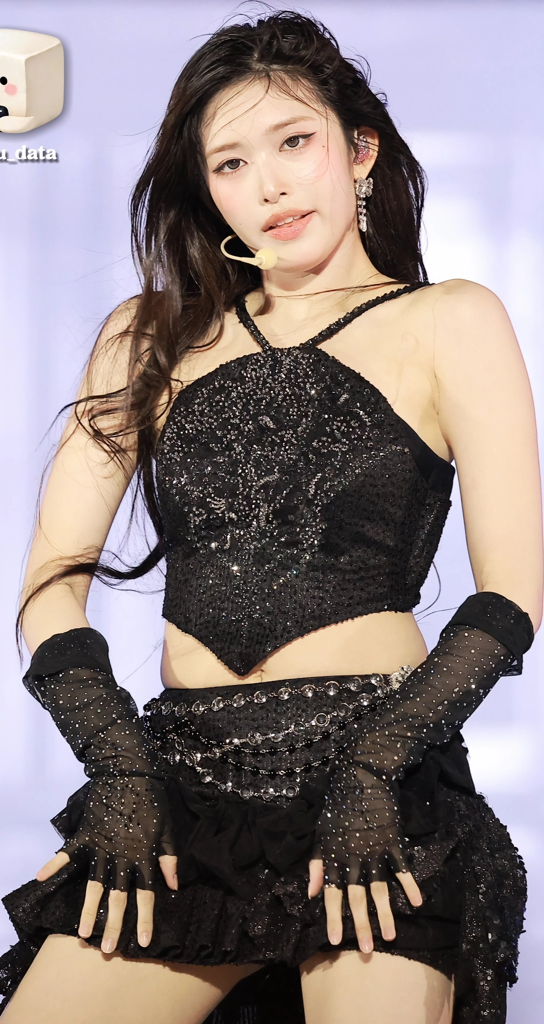 아이브 이서 안유진 검정 홀터넥 의상 겨드랑이 페로몬 (고화질)