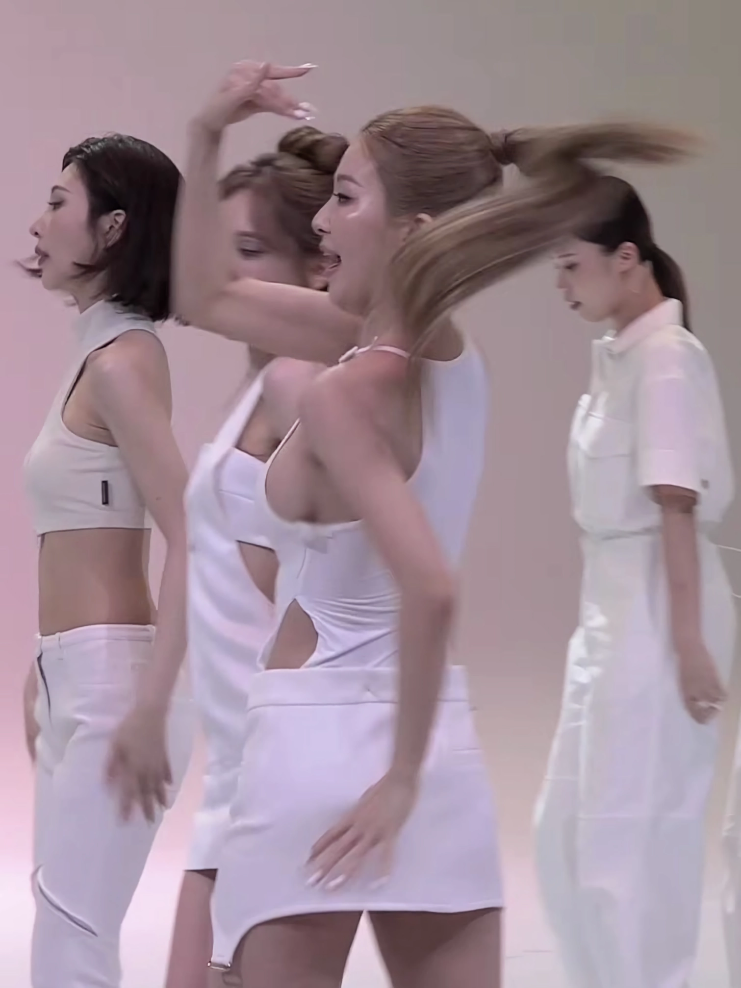 압박붕대 푼 슬기옆 가슴라인핡~!!!!