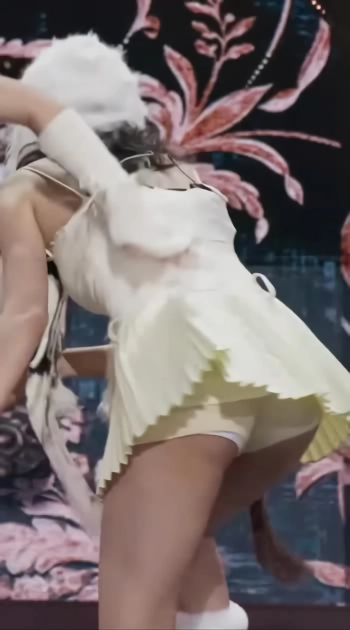 레드벨벳 슬기 너무 짧은 치마 노란 속바지 속 흰색
