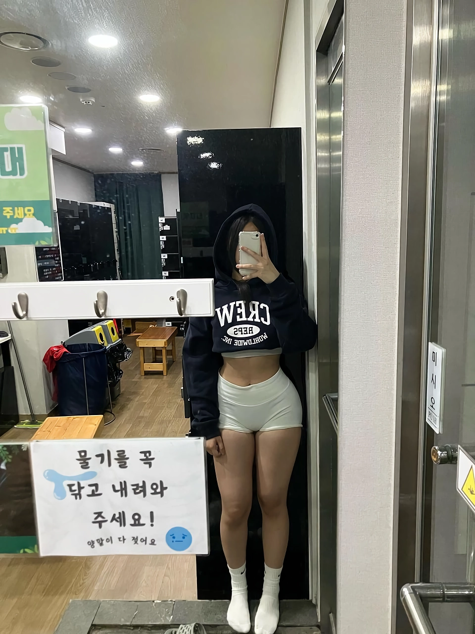 셀카 찍는 피트니스 모델