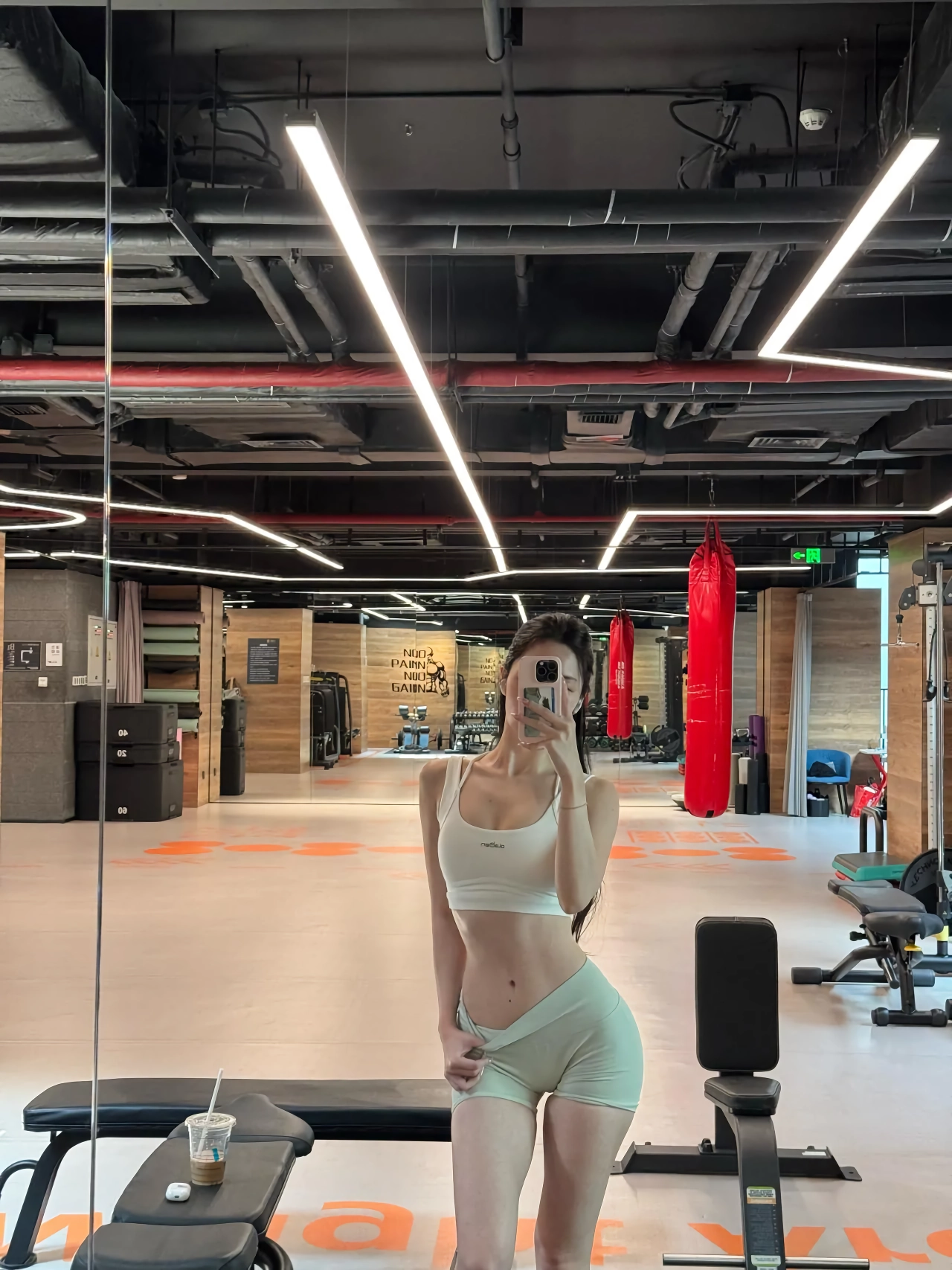 헬스장 가면 진짜 이런 거 많이 입고 있음?