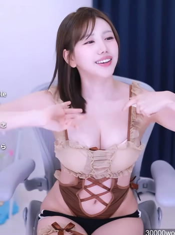 (SOUND)유치땅 갈색 바디수트에 팬티 입은 의상 가슴골 겨드랑이