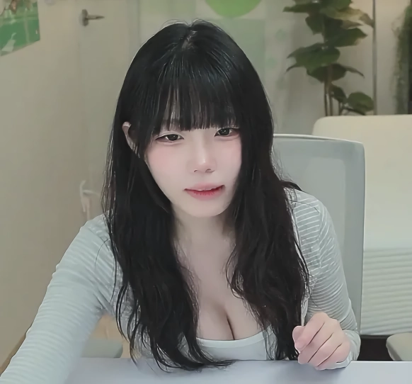 씹덕몰이 최적화상 치지직 여캠. 근데 몸매까지 좋음
