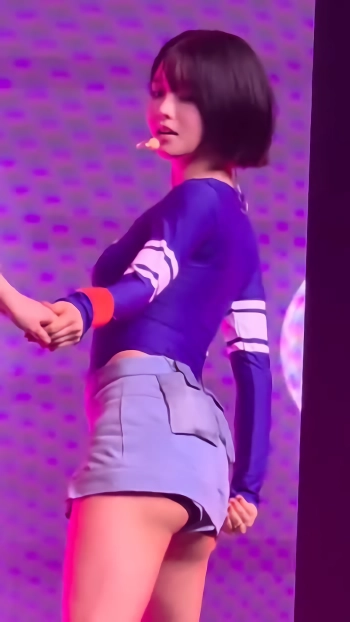 피프티피프티 키나 너무 짧은 치마 엉밑살