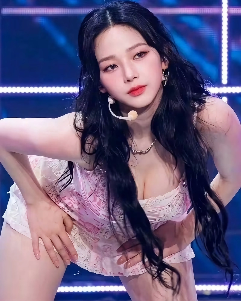 에스파 카리나 각선미와 슴골