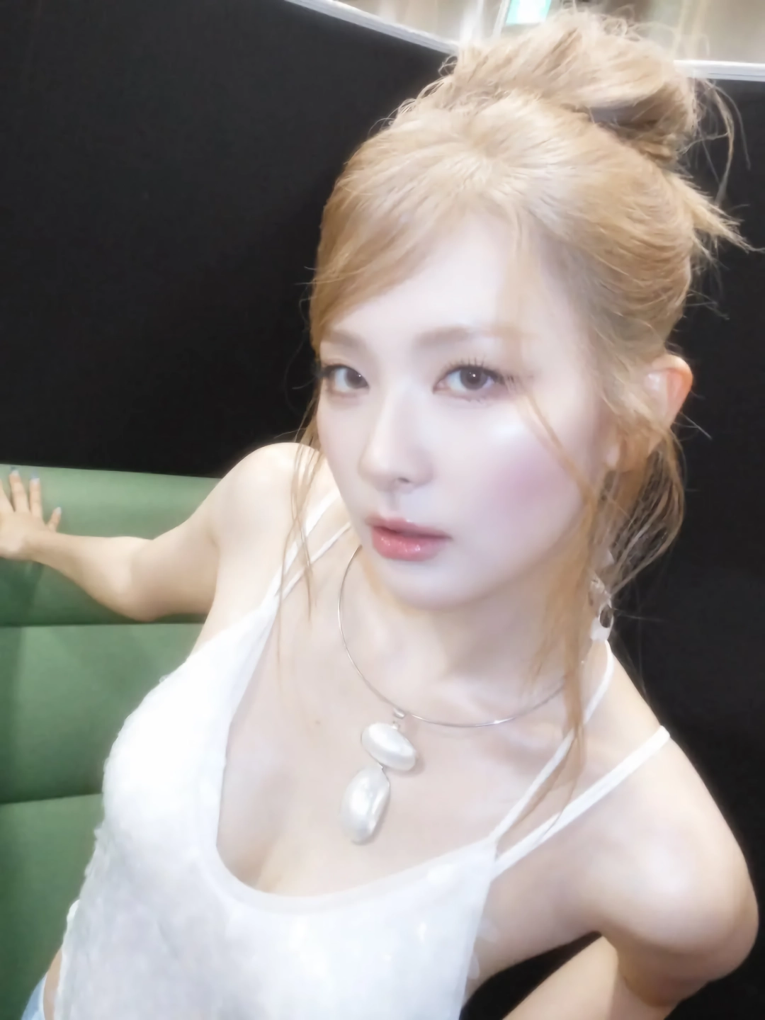 요즘 부쩍 과감해진 슬기 인스타 .jpg