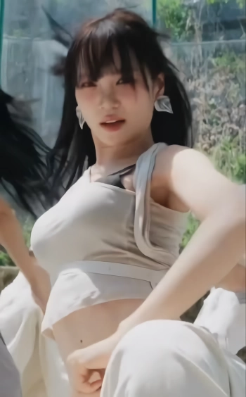 르세라핌 김채원 상체 웨이브