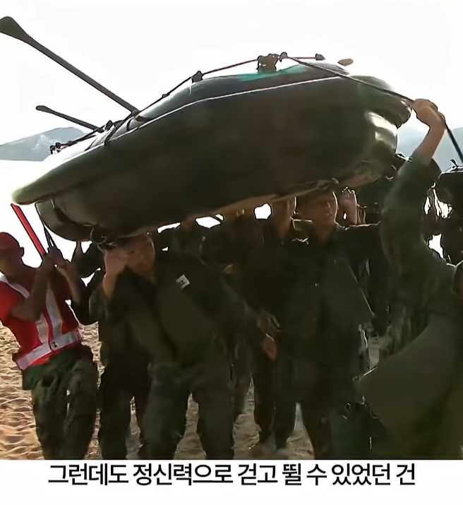 행군 후 군화를 벗으면 보이는