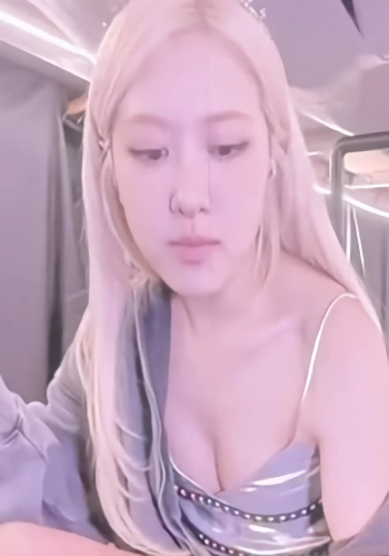 (SOUND)블랙핑크 로제 은박 끈나시 가슴골