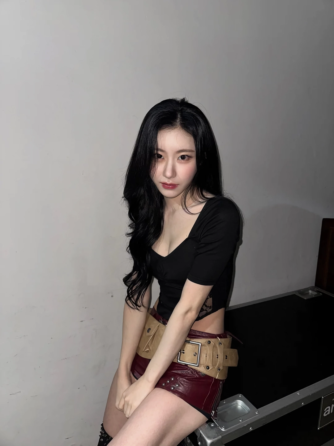 있지 채령 초 하이레그 바디슈트 가슴골