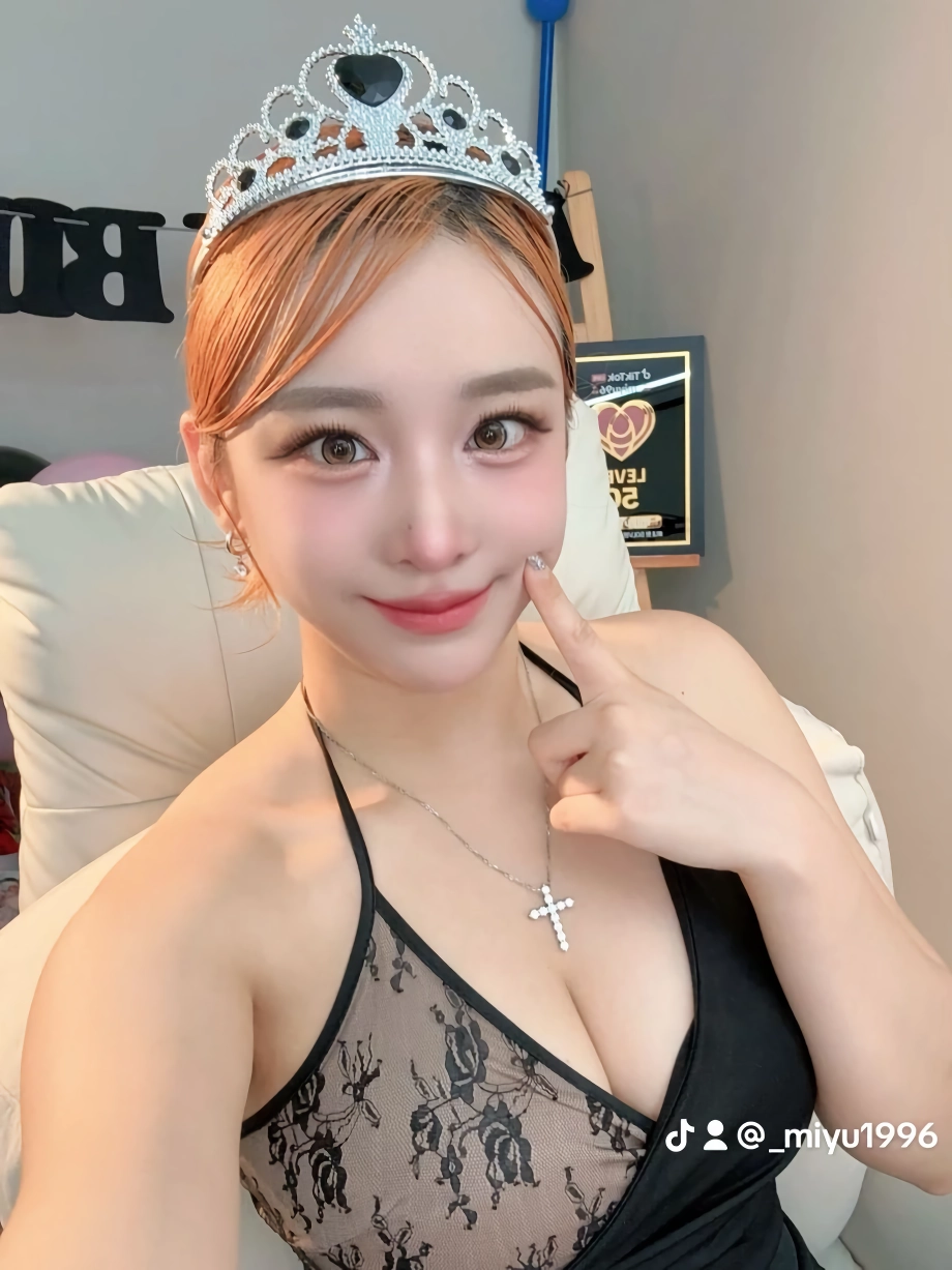 모델 미유 셀카 가슴골