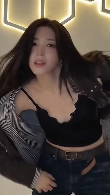 트리플에스 박소현 입술 살짝 깨문 야릇 표정