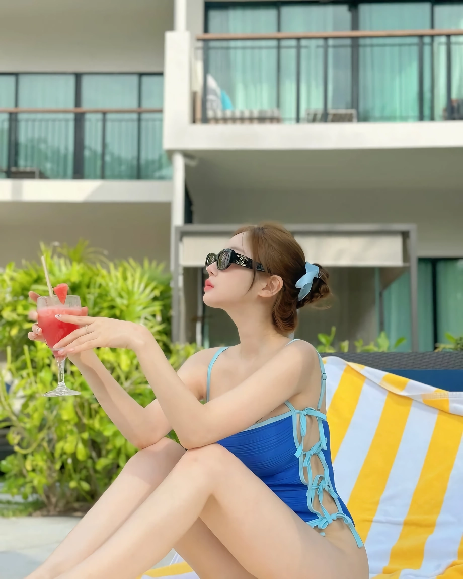 DJ 수라 하이레그 모노키니 묵직 가슴