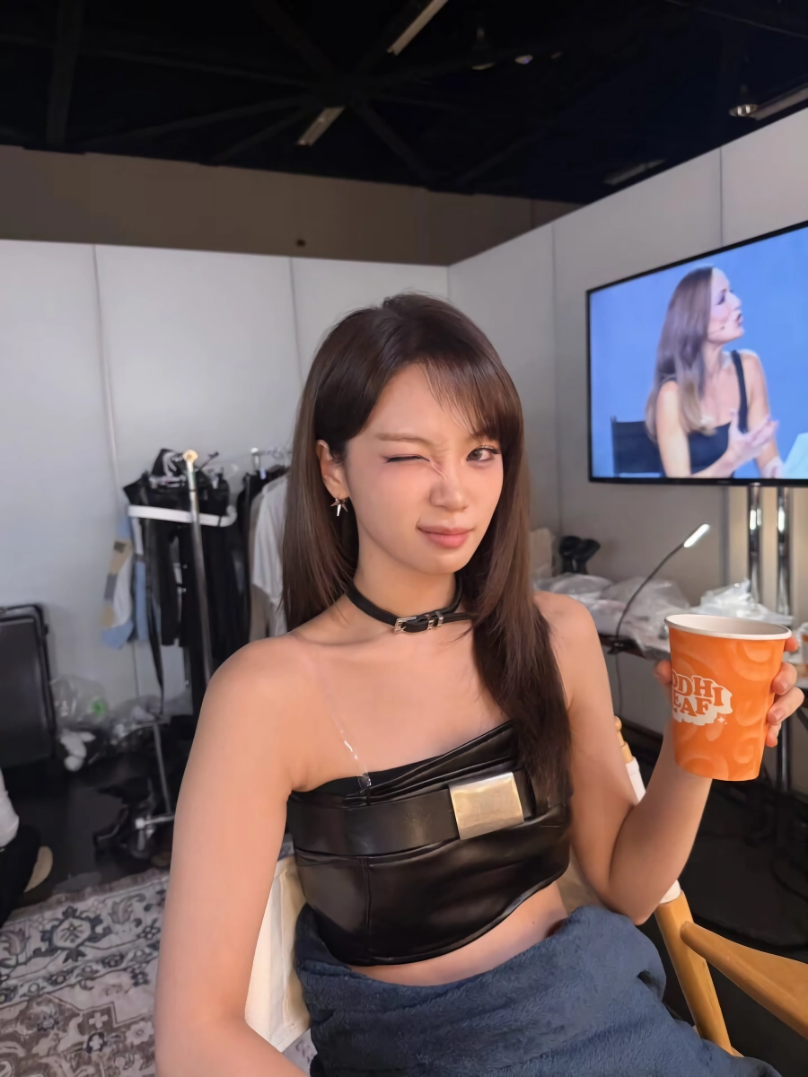 [르세라핌] 김채원 인스타 ㄷ.jpg