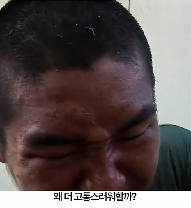 행군 후 군화를 벗으면 보이는