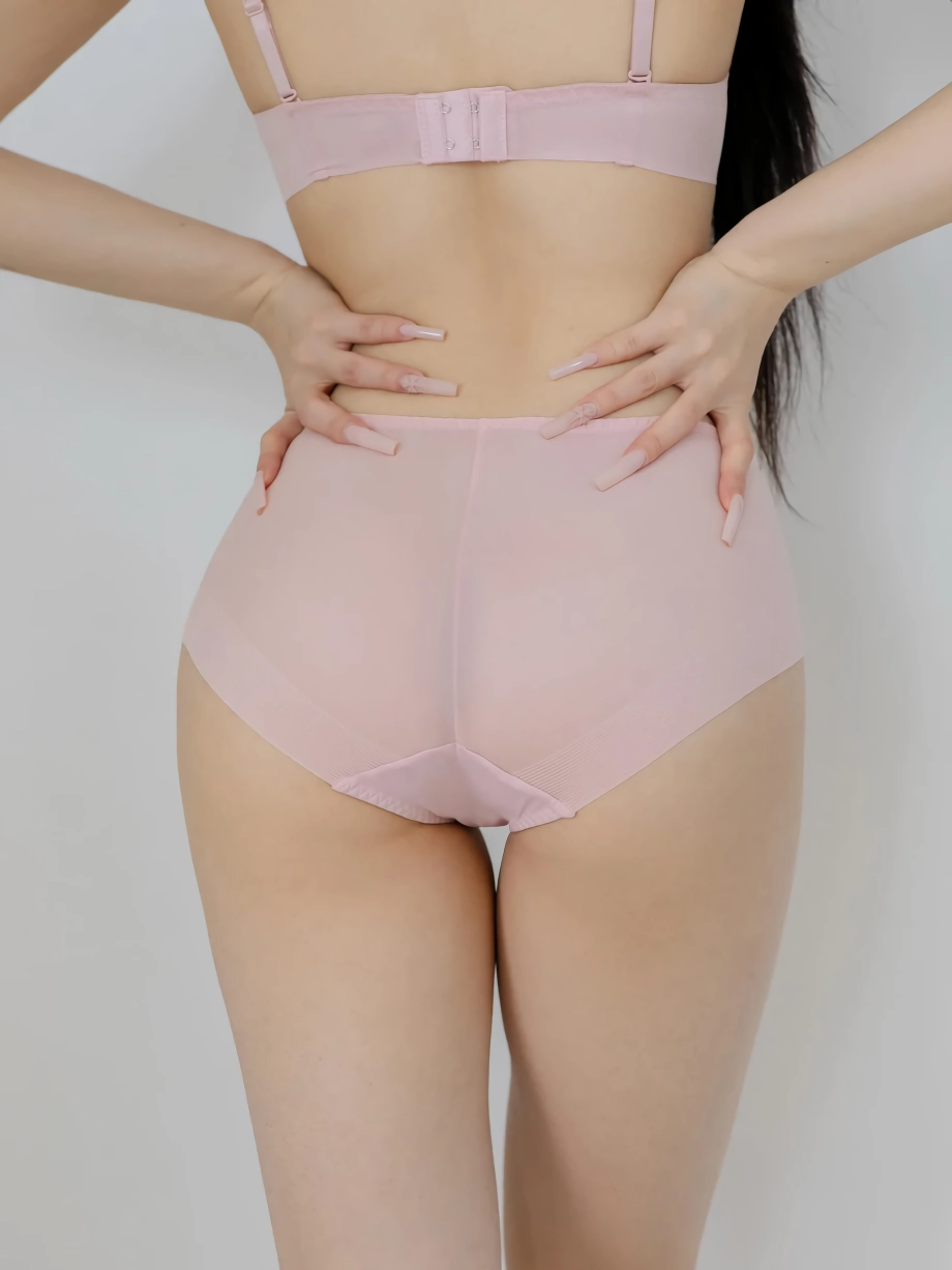 권은지(__dmswl_) 침대위 핑크 란제리