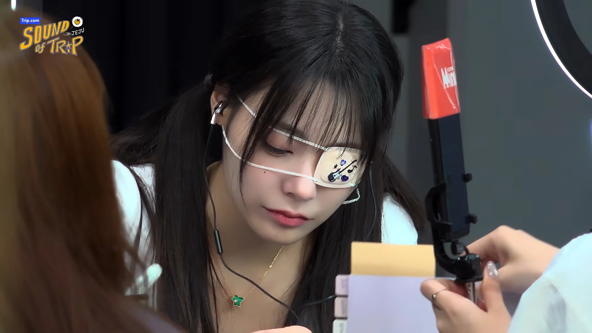 QWER 팬 사인회 직후 제주도로 납치? 여행? 홍보? 선전?