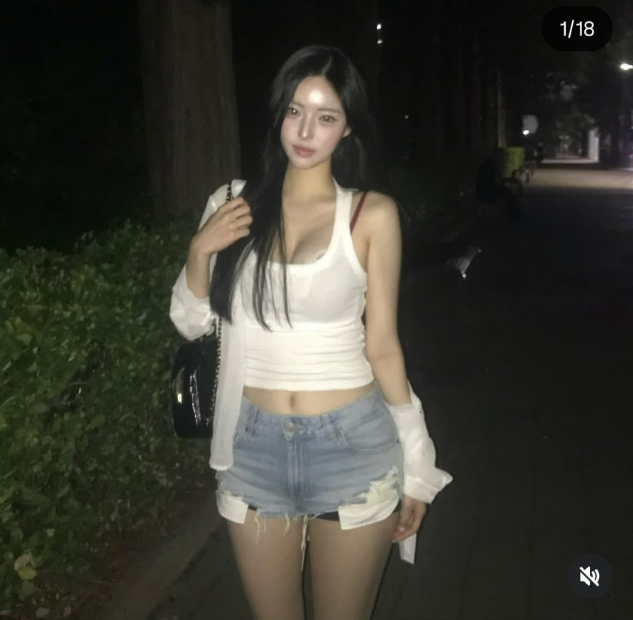후방) 엄마 셔츠 물려받은 존예녀
