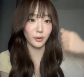 트리플에스 윤서연 라방중 손동작