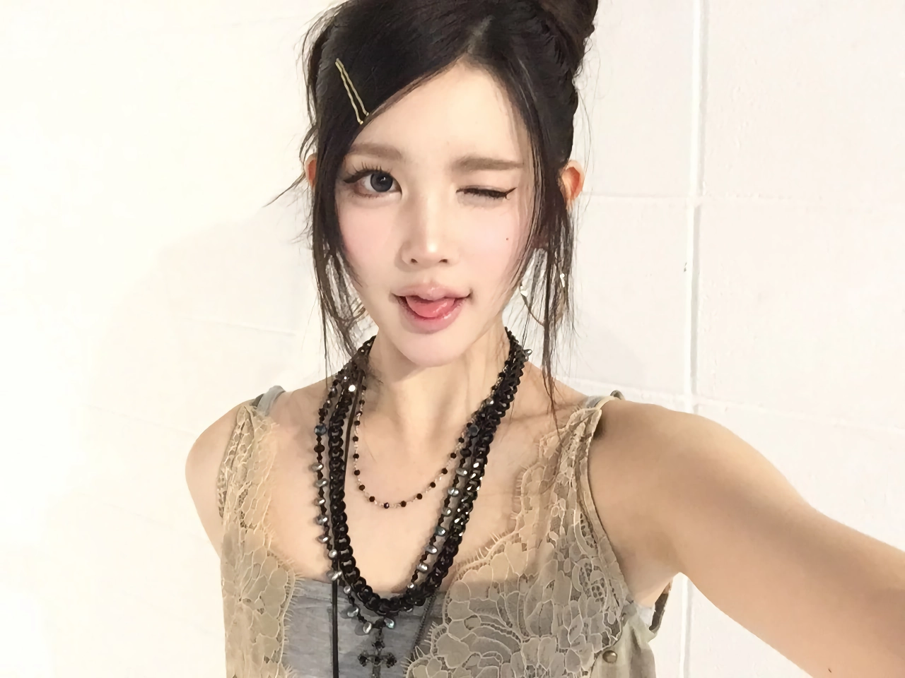 하츠투하츠 에이나