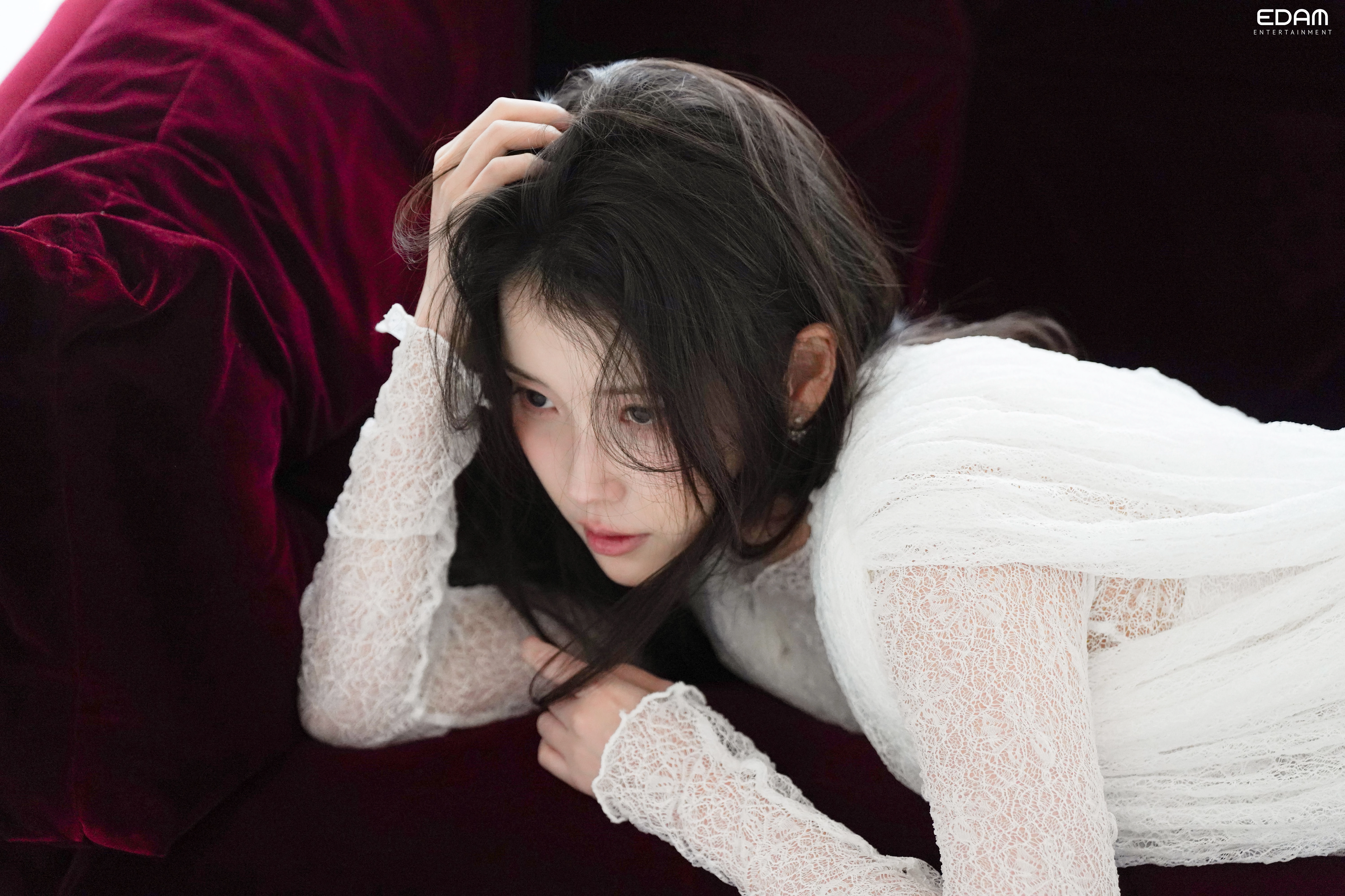 19아이유 엘르 화보 촬영 비하인드(고화질).jpg(8)