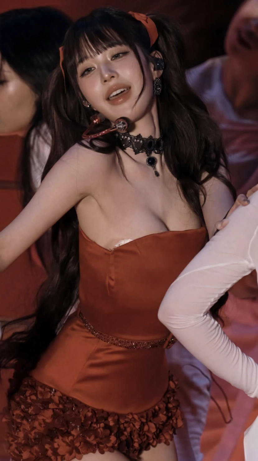 빨간맛 아이브 장원영 오프솔더 누브라 잘모은 가슴골