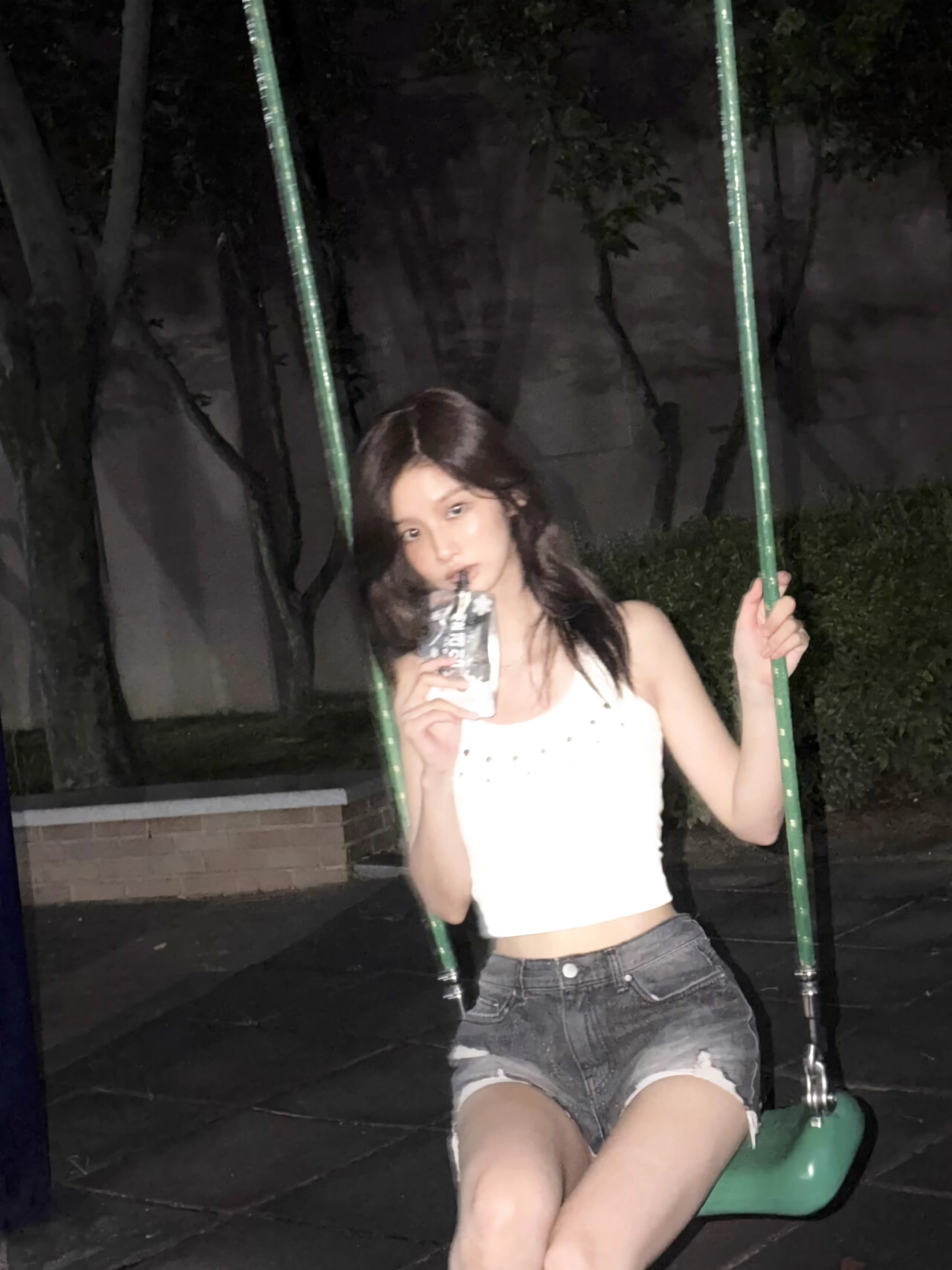 밤산책하는 설윤