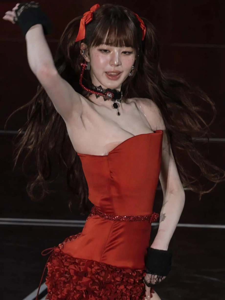 빨간맛 아이브 장원영 오프솔더 누브라 잘모은 가슴골