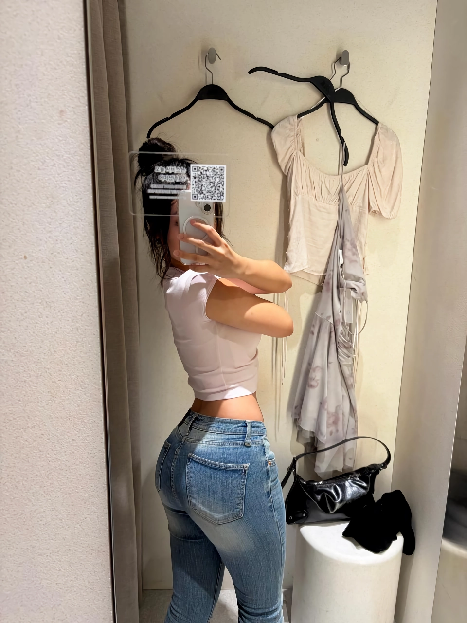셀카 찍는 피트니스 모델