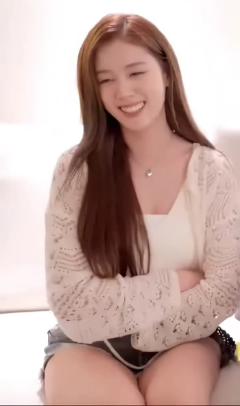 스테이씨 재이 허벅지