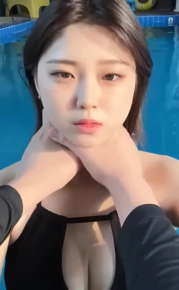 (SOUND)수영복 입고 목조르기 당하는 장은비 가슴골