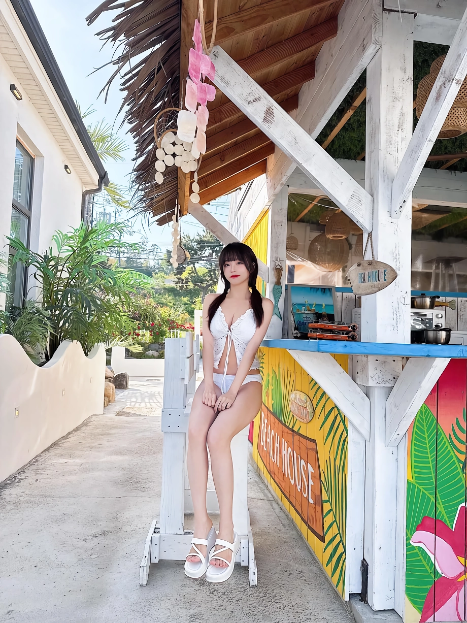 코코 김아영 비키니 가슴골