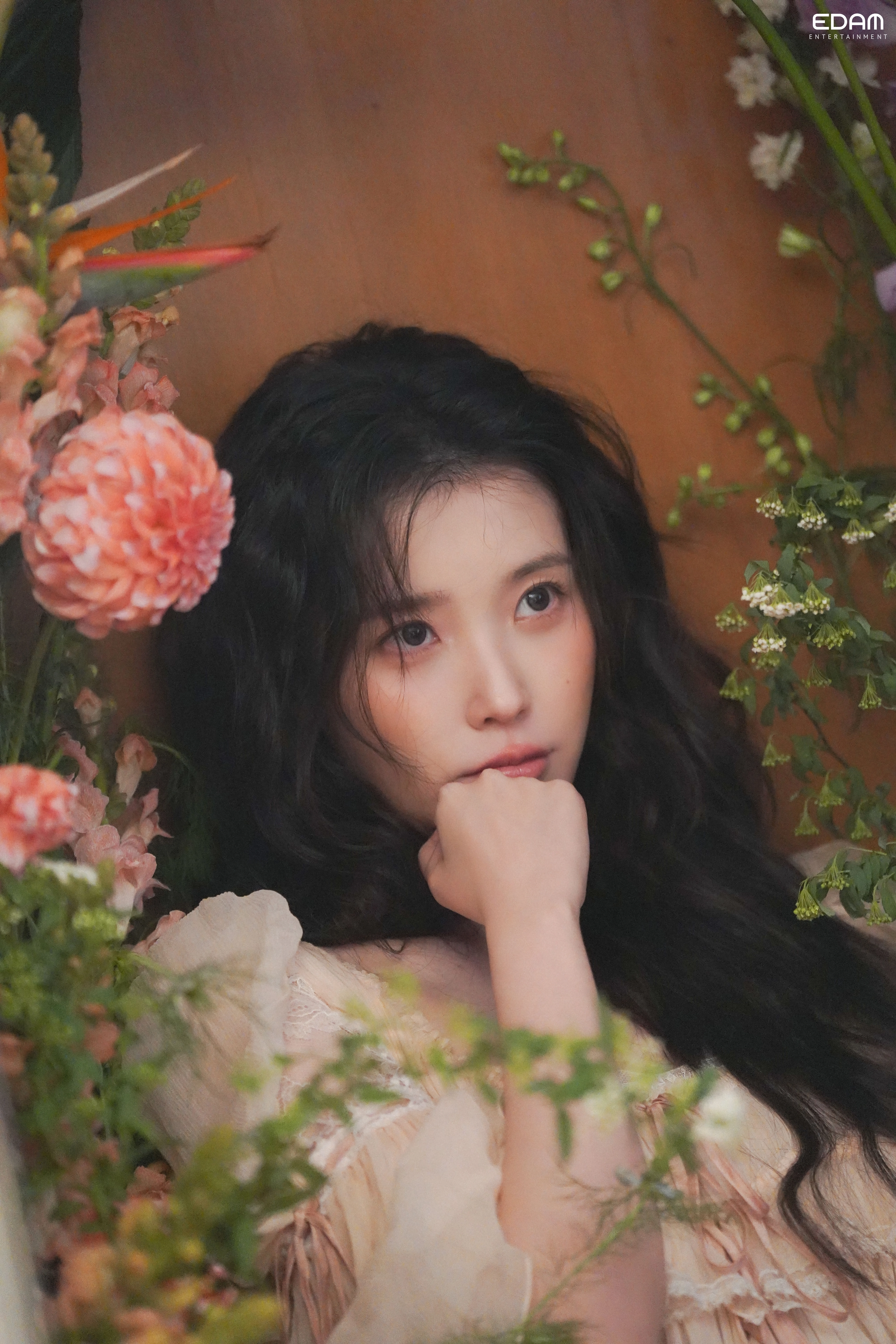 19아이유 엘르 화보 촬영 비하인드(고화질).jpg(8)