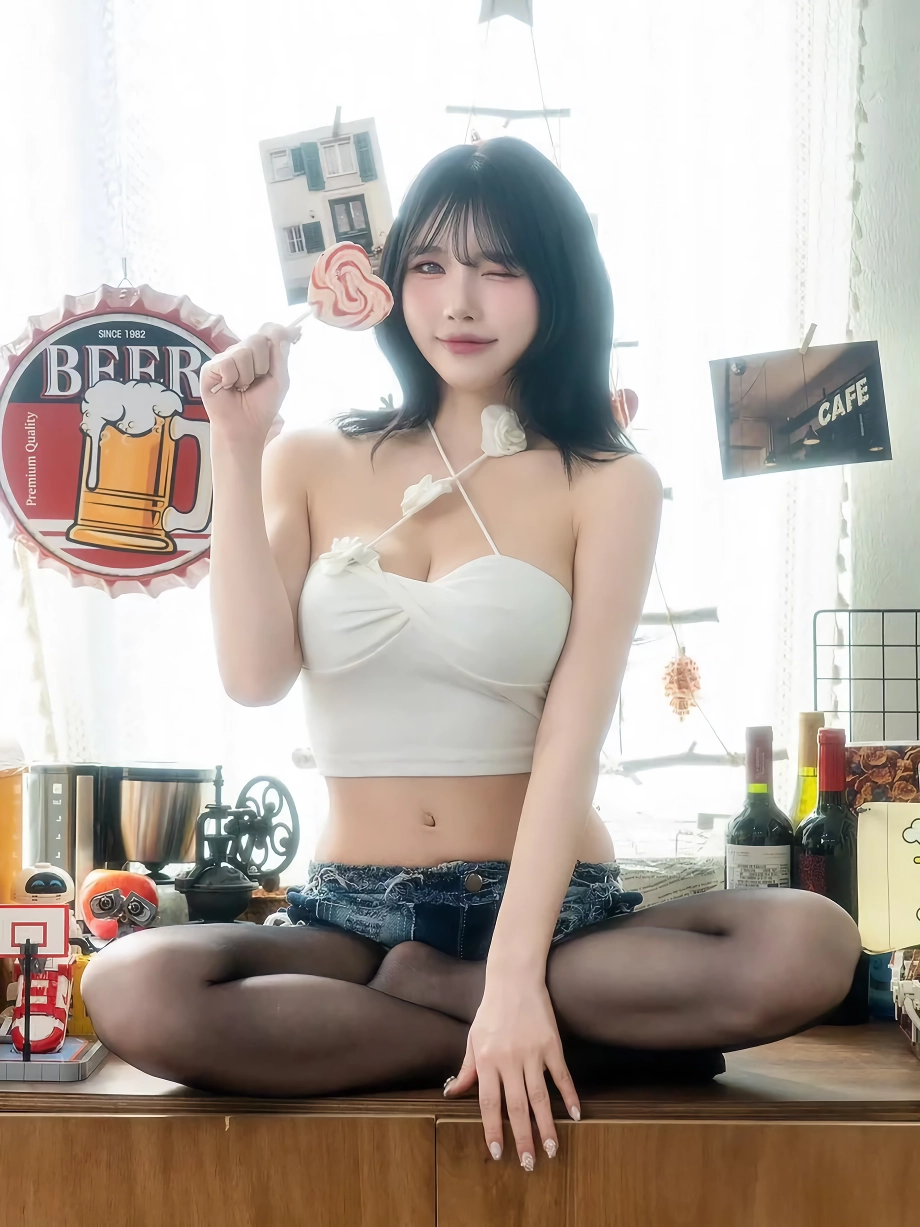 윤영서 (서현) 화이트 튜브탑 가슴골 검스