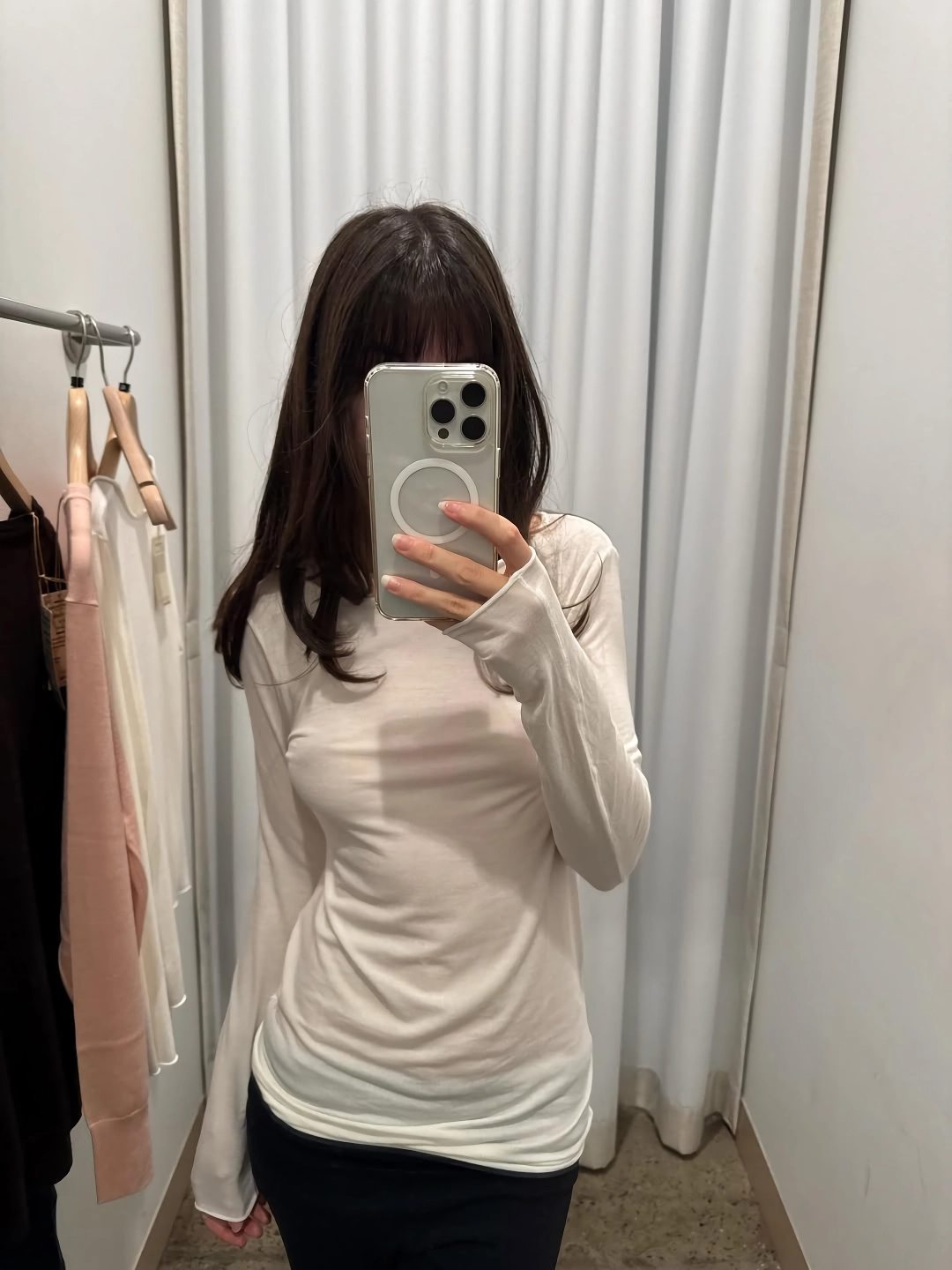 가슴 허리라인 지리는 누나 흰티 노브라 꼭지