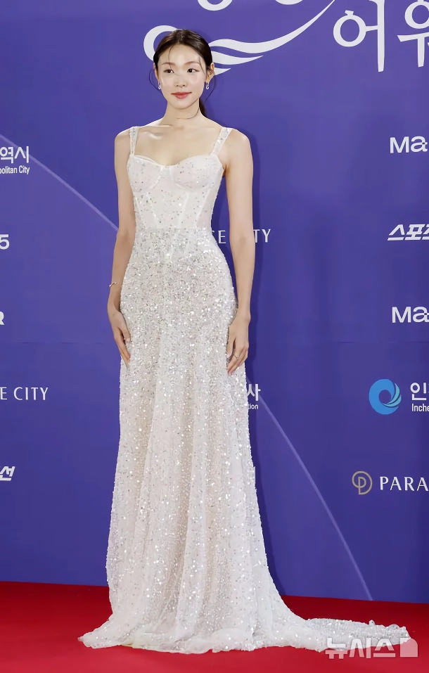 청룡시리즈 어워즈 레드카펫 드레스