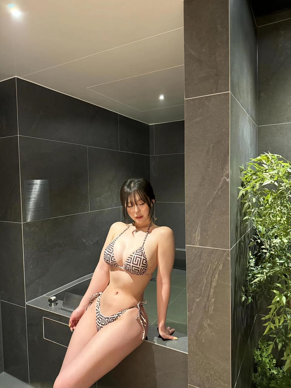 폭발적인 몸매를 가진 처자