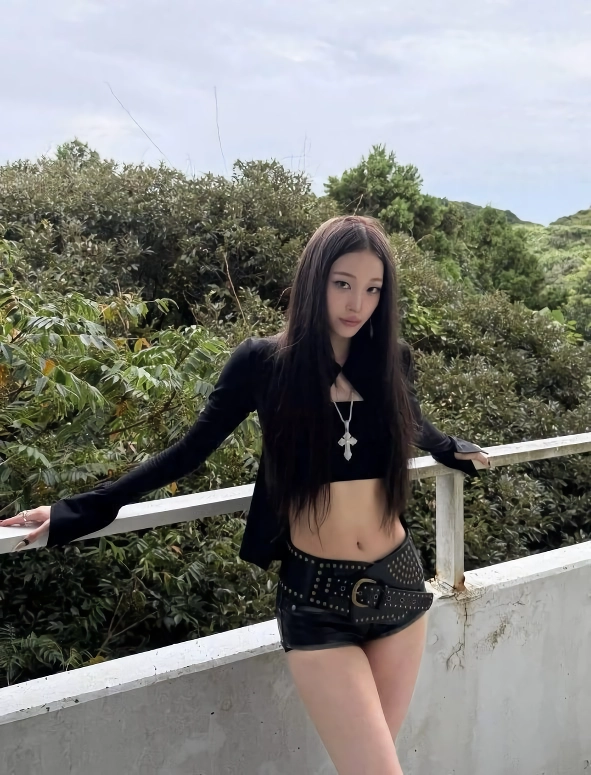 올데이프로젝트 애니 슬랜더 몸매