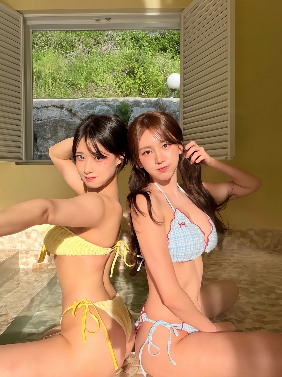 명아츄 유치땅 비키니 투샷