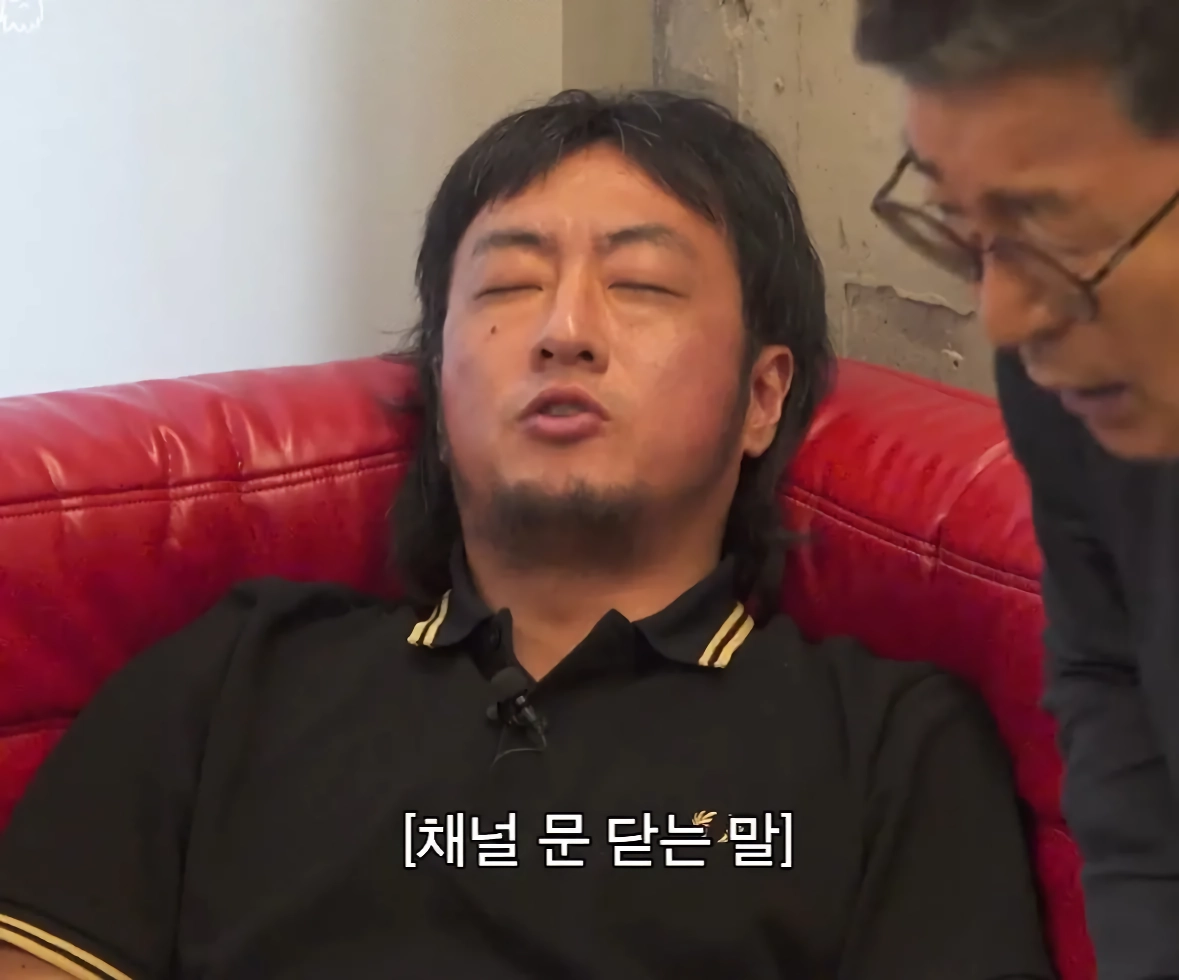 본인이 히틀러? 시대? 비밀경찰이라고.