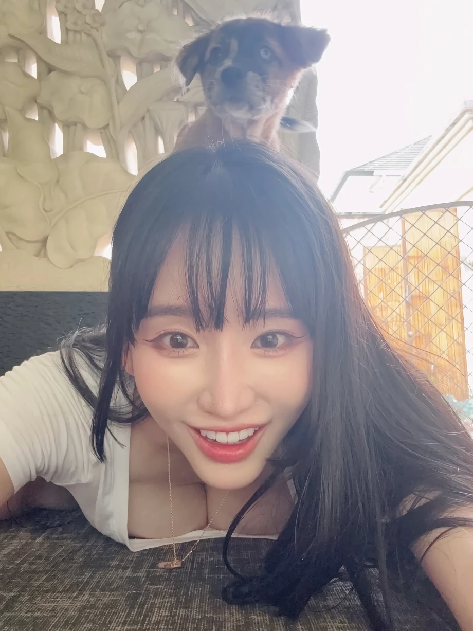 하리미 바닥에 엎드린 눌린 가슴골