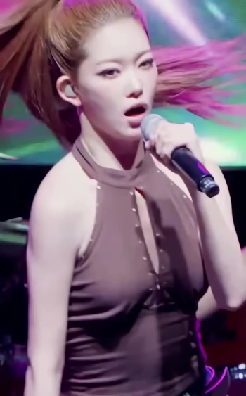 노브라 무빙이 자유로운 빌리 츠키 움짤