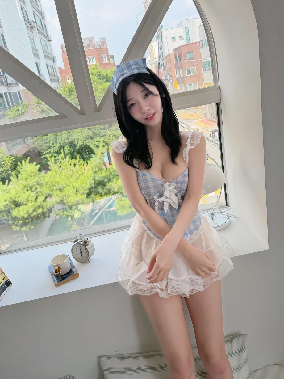 쏘블리 시스루 이벤트 룩 가슴골