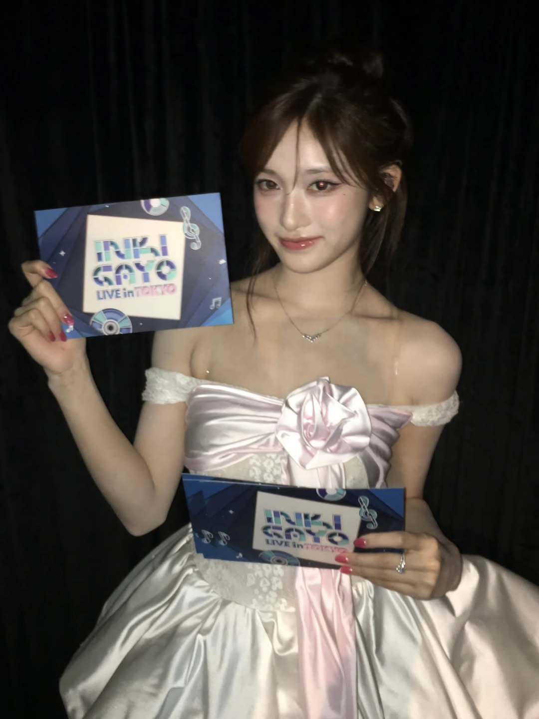 MC 대기중인 아이브 이서 리본 드레스 은근한 윗슴골 – 인스타