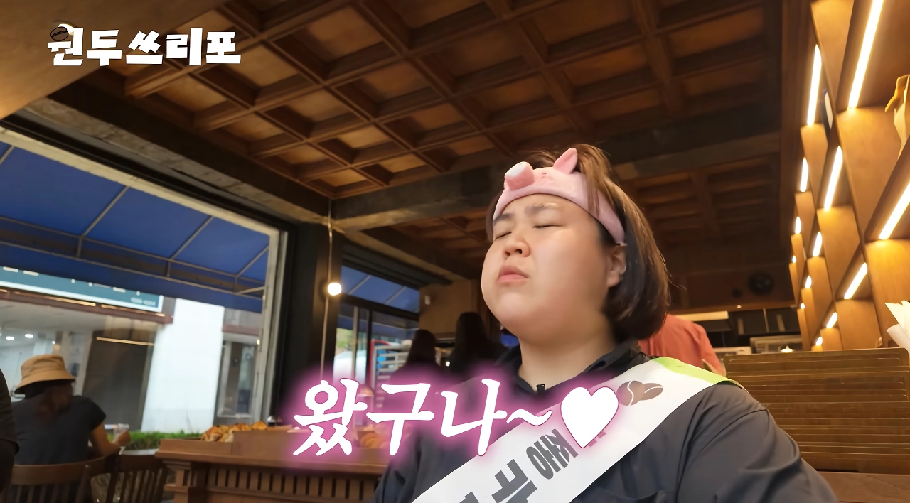 요즘 많이 보이는 카페 인테리어 특징.jpg