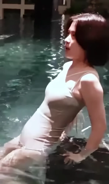 있지 류진 모노키니 몸매